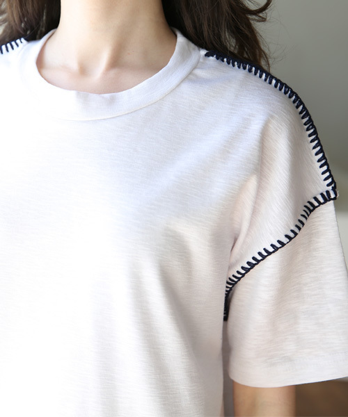 folklore（フォルクローレ）の「綿100％ステッチデザインTシャツ（Tシャツ/カットソー・レディース・オフホワイト/グレー・MEDIUM）」の3枚目の写真