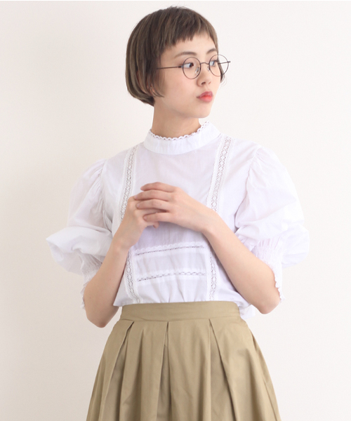 MERLOT（メルロー）の「レース使いスタンドカラーブラウス4733（シャツ/ブラウス・レディース・オレンジ/ホワイト/ブラック/ブルー/ベージュ/ピンク・FREE）」の2枚目の写真