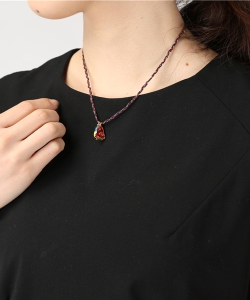 MARC JACOBS ステッカーチャームネックレス Marc Jacobs Sticker チャーム ネックレス | シルバートーン