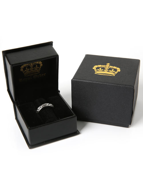 ROYAL ORDER(ロイヤルオーダー)の「SPINNING RIBBON BAND RING(リング・レディース・シルバー・10号 US-5/13号 US-6h/15号 US-7h/17号 US-8h/18号 US-9/16号 US-8/12号 US-6)」の7枚目の写真