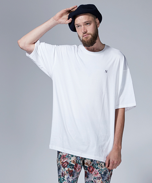 NOISE MAKER（ノイズメーカー）の「BIGシルエットNイニシャルTシャツ