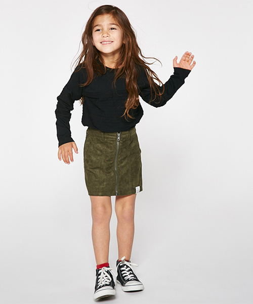 AZUL by moussy(アズールバイマウジー)の「フロントZIPミニスカート(スカート・キッズ・ブラック/カーキ・100/110/130/120)」の14枚目の写真