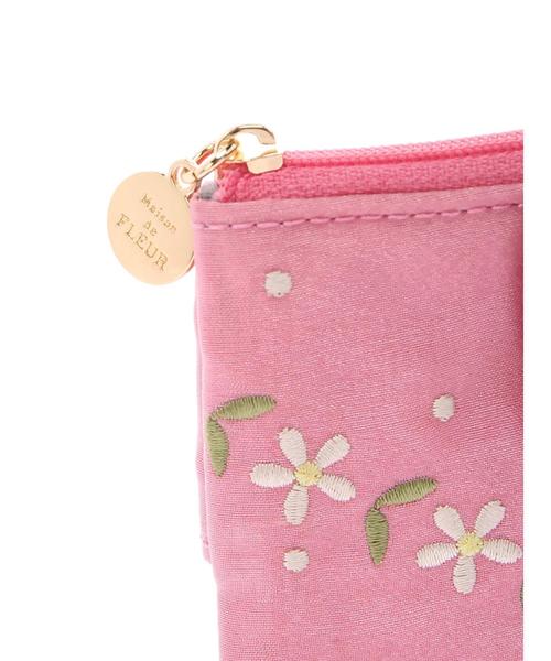 Maison de FLEUR（メゾンドフルール）の「花刺繍ティッシュケース
