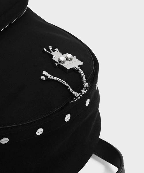 CHARLES & KEITH(チャールズ & キース)の「ロボットチャームバックパック / ROBOT CHARM BACKPACK(バックパック/リュック・レディース・ブラック/ベージュ/サックスブルー/マルーン・XL)」の6枚目の写真