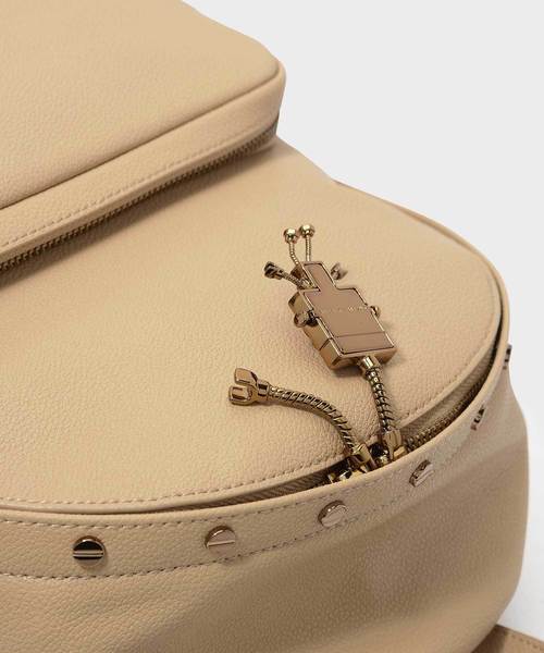 CHARLES & KEITH(チャールズ & キース)の「ロボットチャームバックパック / ROBOT CHARM BACKPACK(バックパック/リュック・レディース・ブラック/ベージュ/サックスブルー/マルーン・XL)」の11枚目の写真