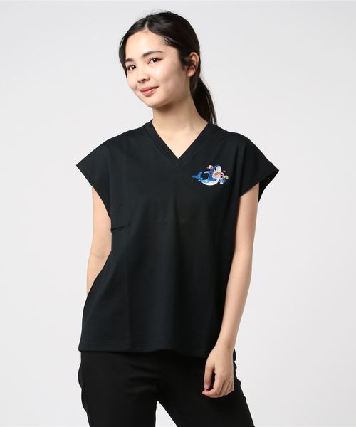 PUNYUS（プニュズ）の「サメワンポイントVネックＴシャツ（Tシャツ/カットソー・レディース・サックスブルー/ホワイト/ブラック・1/2/3/4）」の4枚目の写真