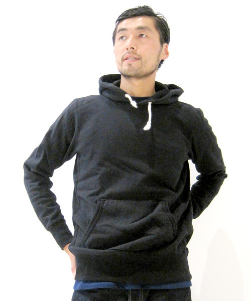 Denime(ドゥニーム)の「HEAVY SWEAT PULLOVER PARKA(パーカー・メンズ・ブラック/グレー/オートミール/ネイビー/イエロー・SMALL/LARGE/MEDIUM)」の2枚目の写真