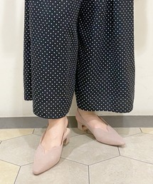 Limit till 2359（リミットティルリミットティルトゥエンティスリーフィフティナイン）の「Limit till 2359 リミットティル2359 スカラップカットデザインバックバンドローヒールパンプス（サンダル）」
