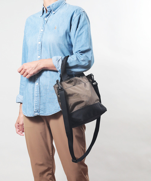 Drifter（ドリフター）の「DAILY TOTE／デイリートート（ショルダーバッグ・レディース・ベージュ×ブラック/ブラウン/グリーン系カモフラージュ/ブラック×ブラック/レオパード/ブラック系その他/ネイビー×ホワイト/ブラウン×イエロー/ゼブラ/ホワイト系その他/ドット・FREE）」の5枚目の写真