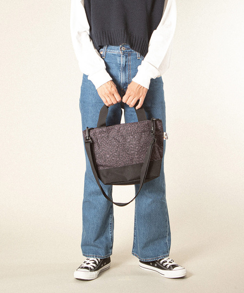 Drifter（ドリフター）の「DAILY TOTE／デイリートート（ショルダーバッグ・レディース・ベージュ×ブラック/ブラウン/グリーン系カモフラージュ/ブラック×ブラック/レオパード/ブラック系その他/ネイビー×ホワイト/ブラウン×イエロー/ゼブラ/ホワイト系その他/ドット・FREE）」の18枚目の写真