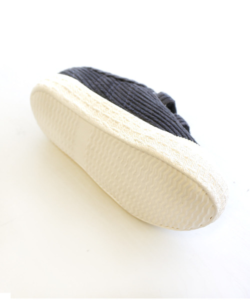 AmiAmi(アミアミ)の「キッズコーデュロイベロクロスニーカー(スニーカー・キッズ・モカ/オートミール/ブラック/グレー・20cm/15cm/19cm/17cm/16cm/18cm)」の13枚目の写真