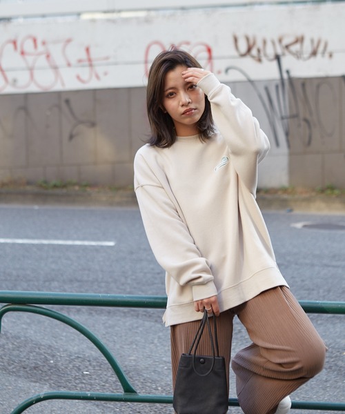 SpRay（スプレイ）の「裏起毛オーバル貼付けプルオーバー（Tシャツ/カットソー・レディース・チャコールグレー/ダークグリーン/ブルー/アイボリー/グレイッシュベージュ・FREE）」の12枚目の写真