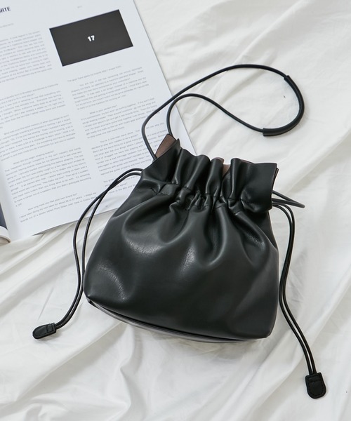 COLONY 2139（コロニートゥーワンスリーナイン）の「ミニ巾着ショルダーバッグ(スムース)（ショルダーバッグ・レディース・ブラック/ベージュ/サックスブルー/シルバー・FREE）」の2枚目の写真