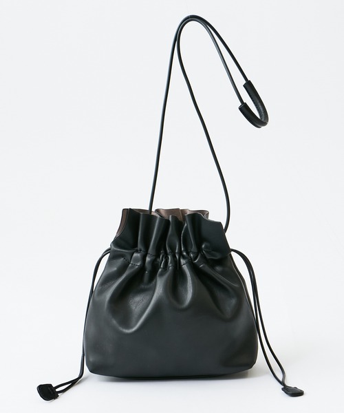 COLONY 2139（コロニートゥーワンスリーナイン）の「ミニ巾着ショルダーバッグ(スムース)（ショルダーバッグ・レディース・ブラック/ベージュ/サックスブルー/シルバー・FREE）」の5枚目の写真