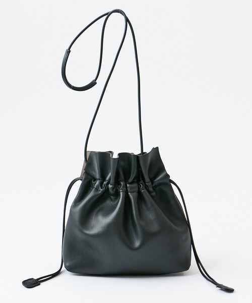 COLONY 2139（コロニートゥーワンスリーナイン）の「ミニ巾着ショルダーバッグ(スムース)（ショルダーバッグ・レディース・ブラック/ベージュ/サックスブルー/シルバー・FREE）」の7枚目の写真