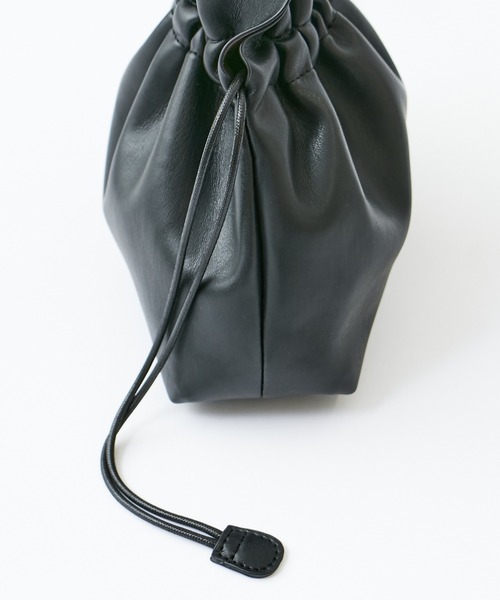 COLONY 2139（コロニートゥーワンスリーナイン）の「ミニ巾着ショルダーバッグ(スムース)（ショルダーバッグ・レディース・ブラック/ベージュ/サックスブルー/シルバー・FREE）」の9枚目の写真