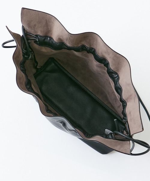 COLONY 2139（コロニートゥーワンスリーナイン）の「ミニ巾着ショルダーバッグ(スムース)（ショルダーバッグ・レディース・ブラック/ベージュ/サックスブルー/シルバー・FREE）」の10枚目の写真