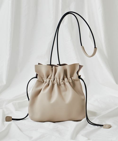 COLONY 2139（コロニートゥーワンスリーナイン）の「ミニ巾着ショルダーバッグ(スムース)（ショルダーバッグ・レディース・ブラック/ベージュ/サックスブルー/シルバー・FREE）」の18枚目の写真