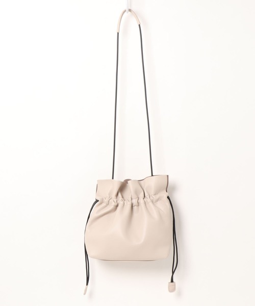 COLONY 2139（コロニートゥーワンスリーナイン）の「ミニ巾着ショルダーバッグ(スムース)（ショルダーバッグ・レディース・ブラック/ベージュ/サックスブルー/シルバー・FREE）」の11枚目の写真