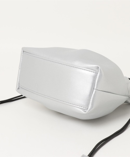 COLONY 2139（コロニートゥーワンスリーナイン）の「ミニ巾着ショルダーバッグ(スムース)（ショルダーバッグ・レディース・ブラック/ベージュ/サックスブルー/シルバー・FREE）」の15枚目の写真