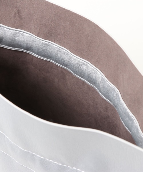 COLONY 2139（コロニートゥーワンスリーナイン）の「ミニ巾着ショルダーバッグ(スムース)（ショルダーバッグ・レディース・ブラック/ベージュ/サックスブルー/シルバー・FREE）」の16枚目の写真