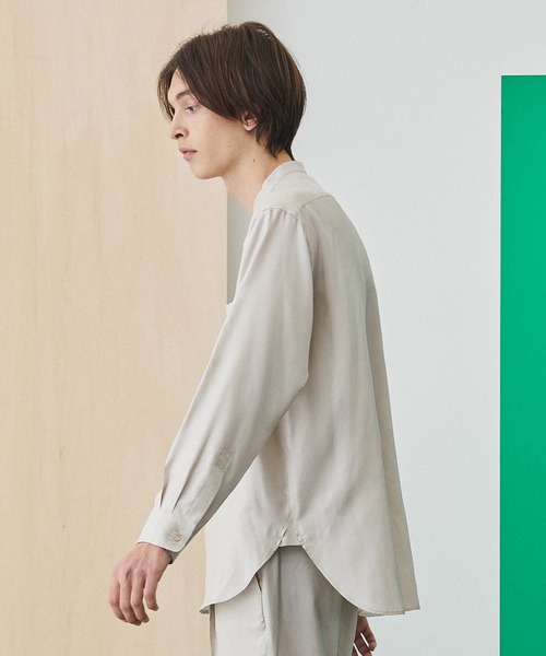 UNITED TOKYO（ユナイテッドトウキョウ）の「シルクストライプバンドカラーシャツ（シャツ/ブラウス・メンズ・グレイッシュベージュ/サックスブルー・1/2）」の9枚目の写真