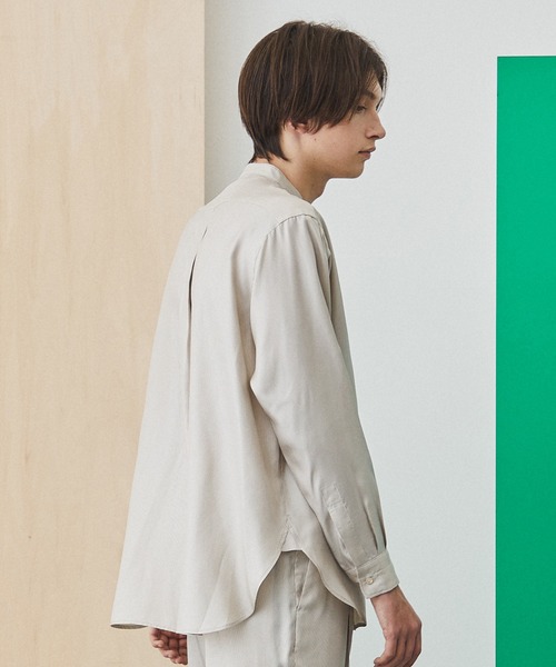 UNITED TOKYO（ユナイテッドトウキョウ）の「シルクストライプバンドカラーシャツ（シャツ/ブラウス・メンズ・グレイッシュベージュ/サックスブルー・1/2）」の4枚目の写真