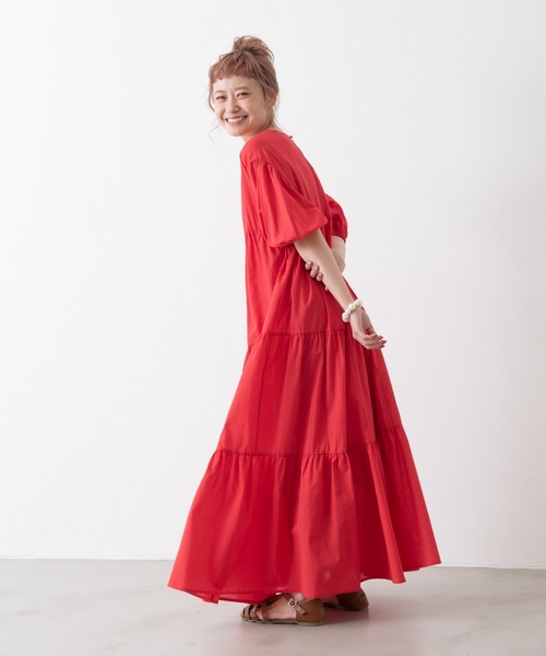 MERLOT（メルロー）の「パフスリーブティアードワンピース（ワンピース・レディース・ブルー/レッド/ブラック/ライトグリーン・FREE）」の4枚目の写真