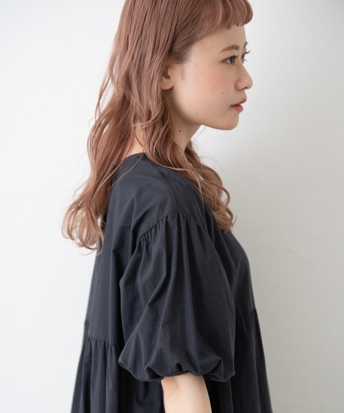 MERLOT（メルロー）の「パフスリーブティアードワンピース（ワンピース・レディース・ブルー/レッド/ブラック/ライトグリーン・FREE）」の11枚目の写真