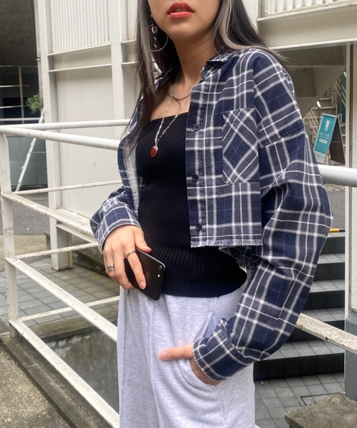 WEGO(ウィゴー)の「WEGO/ダメージショートシャツ(シャツ/ブラウス・レディース・ブラック/カーキ/ブラック系その他/ブルー系その他/レッド系その他2・FREE)」の3枚目の写真