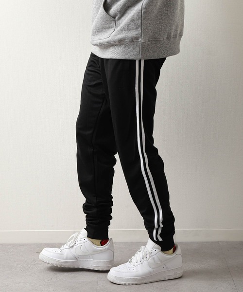 ZIP FIVE（ジップファイブ）の「ライントラックストレッチ スキニージャージパンツ（その他パンツ・メンズ・チャコールグレー×ブラック/ネイビー系/ブラック×ホワイト/ブラック×シルバー・MEDIUM/X-LARGE/LARGE）」の2枚目の写真