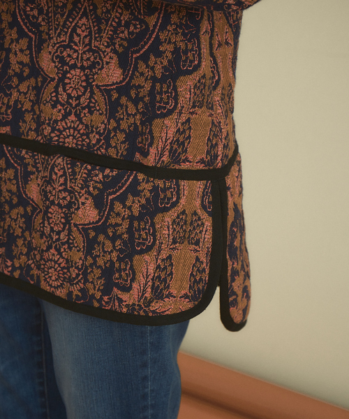 Rouge vif(ルージュヴィフ)の「ジャガードキルティングブルゾン(ノーカラーコート・レディース・ネイビー・フリー)」の5枚目の写真