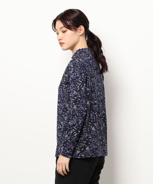 BELLUNA PLUS(ベルーナ)の「シャーリング使いプリントプルオーバー(Tシャツ/カットソー・レディース・ネイビー/アイボリー/セージグリーン/ラベンダー・MEDIUM/LARGE/X-LARGE)」の21枚目の写真