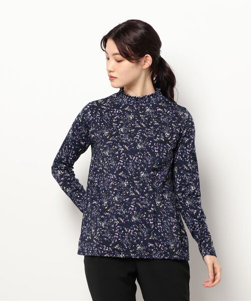 BELLUNA PLUS(ベルーナ)の「シャーリング使いプリントプルオーバー(Tシャツ/カットソー・レディース・ネイビー/アイボリー/セージグリーン/ラベンダー・MEDIUM/LARGE/X-LARGE)」の19枚目の写真