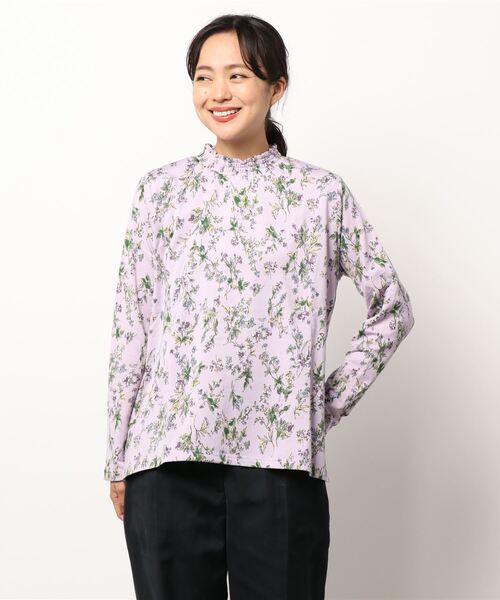 BELLUNA PLUS(ベルーナ)の「シャーリング使いプリントプルオーバー(Tシャツ/カットソー・レディース・ネイビー/アイボリー/セージグリーン/ラベンダー・MEDIUM/LARGE/X-LARGE)」の20枚目の写真