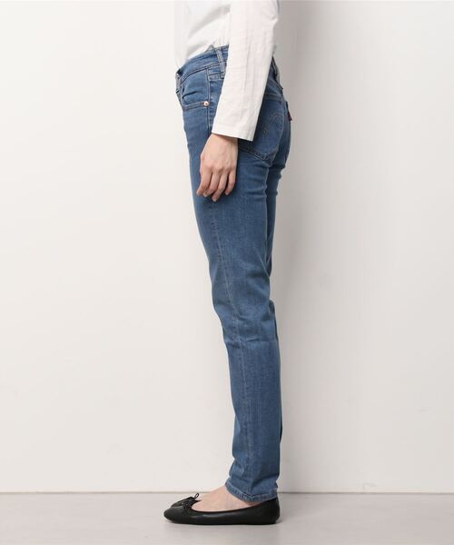 Levi's（リーバイス）の「MID RISE BOYFRIEND BOGOTA WAY（デニムパンツ・レディース・ダークインディゴブルー・29inch/28inch/24inch/23inch/26inch/25inch/27inch）」の3枚目の写真