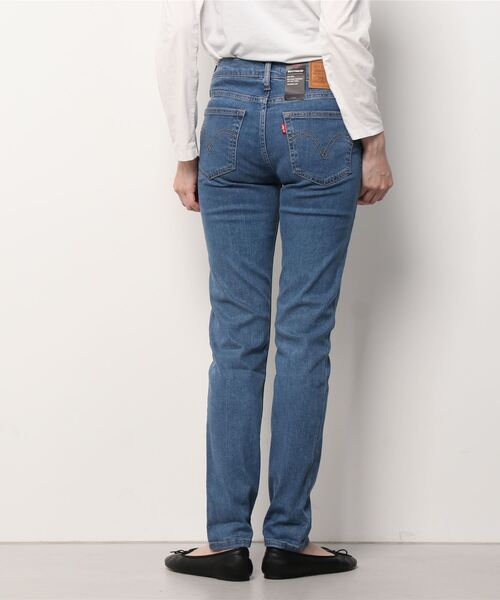 Levi's（リーバイス）の「MID RISE BOYFRIEND BOGOTA WAY（デニムパンツ・レディース・ダークインディゴブルー・29inch/28inch/24inch/23inch/26inch/25inch/27inch）」の2枚目の写真