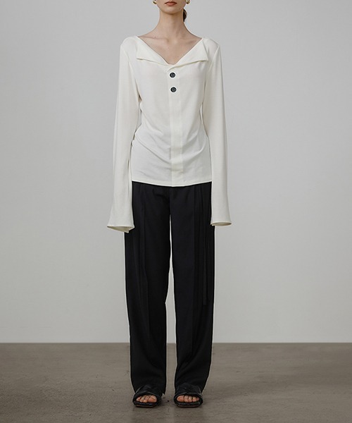 UNSPOKEN(アンスポクン)の「【UNSPOKEN】Small lapel collar contrast button tops UQ21S036(シャツ/ブラウス・レディース・ブラック/ホワイト・L/M/S)」の3枚目の写真