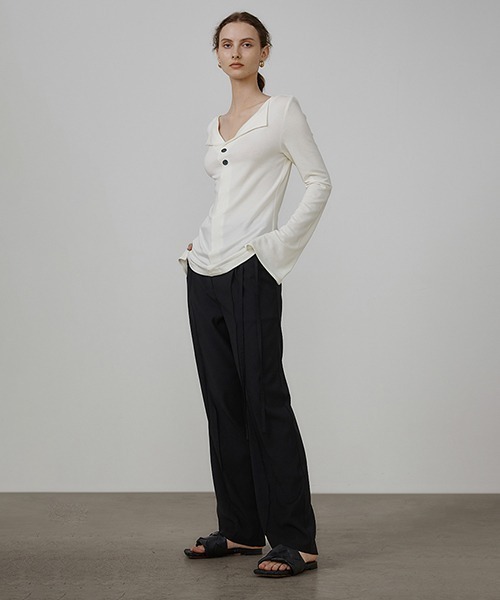 UNSPOKEN(アンスポクン)の「【UNSPOKEN】Small lapel collar contrast button tops UQ21S036(シャツ/ブラウス・レディース・ブラック/ホワイト・L/M/S)」の7枚目の写真