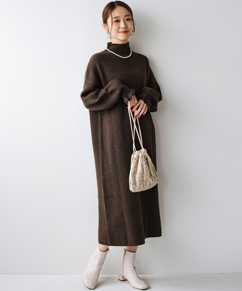 haco!(ハコ)の「朝起きて5秒でかわいくなれちゃうあぜ編みフリルニットワンピース(ワンピース・レディース・カーキブラウン/ライトブラウン/ブラック・SMALL/MEDIUM/X-LARGE/LARGE)」の3枚目の写真