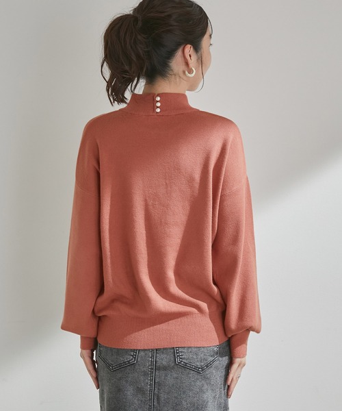 VIS（ビス）の「さり気なくキラっと。バックポイントパール釦ハイネックニットプルオーバー（ニット/セーター・レディース・ホワイト/ブラック/ライトグリーン/ピンク系その他・FREE）」の10枚目の写真