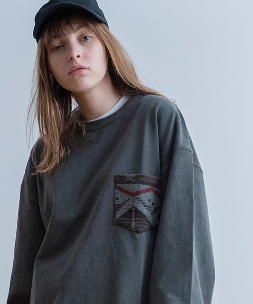 Universal Style Wear（ユニバーサルスタイルウェア）の「Universal Style Wear ポケット リメイク ロンT（Tシャツ/カットソー・メンズ・ネイビー/カーキ/スミクロ/ワイン・LARGE/X-LARGE/MEDIUM）」の2枚目の写真