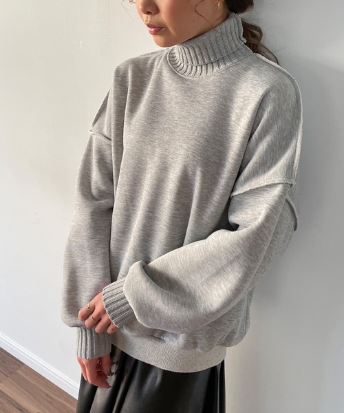 JUNOAH(ジュノア)の「タートルネックドロップショルダートレーナー(スウェット・レディース・グレー/グリーン/ブラック/モカ/ブルー/アイボリー・X-LARGE/MEDIUM/LARGE)」の4枚目の写真