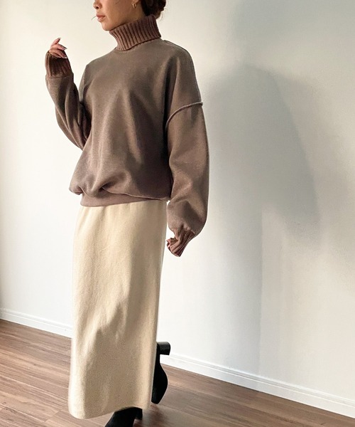 JUNOAH(ジュノア)の「タートルネックドロップショルダートレーナー(スウェット・レディース・グレー/グリーン/ブラック/モカ/ブルー/アイボリー・X-LARGE/MEDIUM/LARGE)」の9枚目の写真