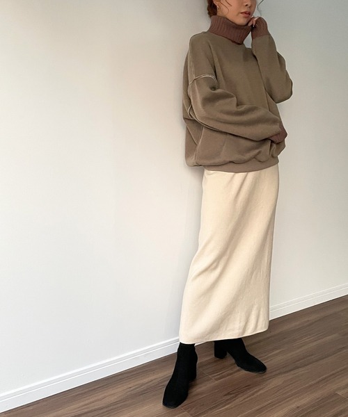 JUNOAH(ジュノア)の「タートルネックドロップショルダートレーナー(スウェット・レディース・グレー/グリーン/ブラック/モカ/ブルー/アイボリー・X-LARGE/MEDIUM/LARGE)」の10枚目の写真