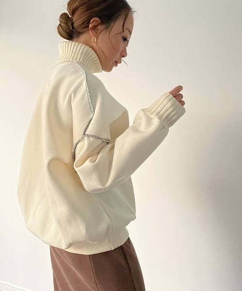 JUNOAH(ジュノア)の「タートルネックドロップショルダートレーナー(スウェット・レディース・グレー/グリーン/ブラック/モカ/ブルー/アイボリー・X-LARGE/MEDIUM/LARGE)」の13枚目の写真