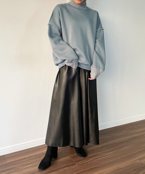 JUNOAH(ジュノア)の「タートルネックドロップショルダートレーナー(スウェット・レディース・グレー/グリーン/ブラック/モカ/ブルー/アイボリー・X-LARGE/MEDIUM/LARGE)」の15枚目の写真