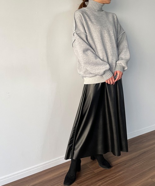 JUNOAH(ジュノア)の「タートルネックドロップショルダートレーナー(スウェット・レディース・グレー/グリーン/ブラック/モカ/ブルー/アイボリー・X-LARGE/MEDIUM/LARGE)」の20枚目の写真