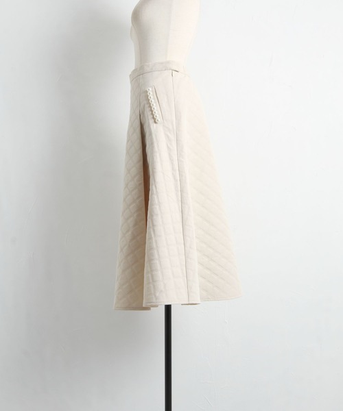tocco closet（トッコ　クローゼット）の「ポケットパール付きエンボスキルティングタックフレアスカート（スカート・レディース・ブラック/ライトベージュ/ピンク/ネイビー/カーキ/グレー系その他・M）」の19枚目の写真