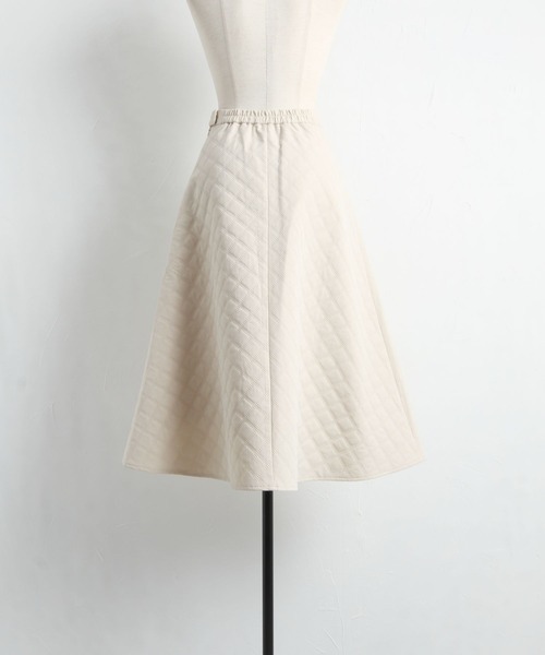 tocco closet（トッコ　クローゼット）の「ポケットパール付きエンボスキルティングタックフレアスカート（スカート・レディース・ブラック/ライトベージュ/ピンク/ネイビー/カーキ/グレー系その他・M）」の20枚目の写真